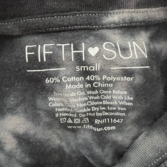 Fifth Sun Shirt Womens Small Gray Tie Dye Southwest Wolf Scene Basic Casual - Picture 5 of 5